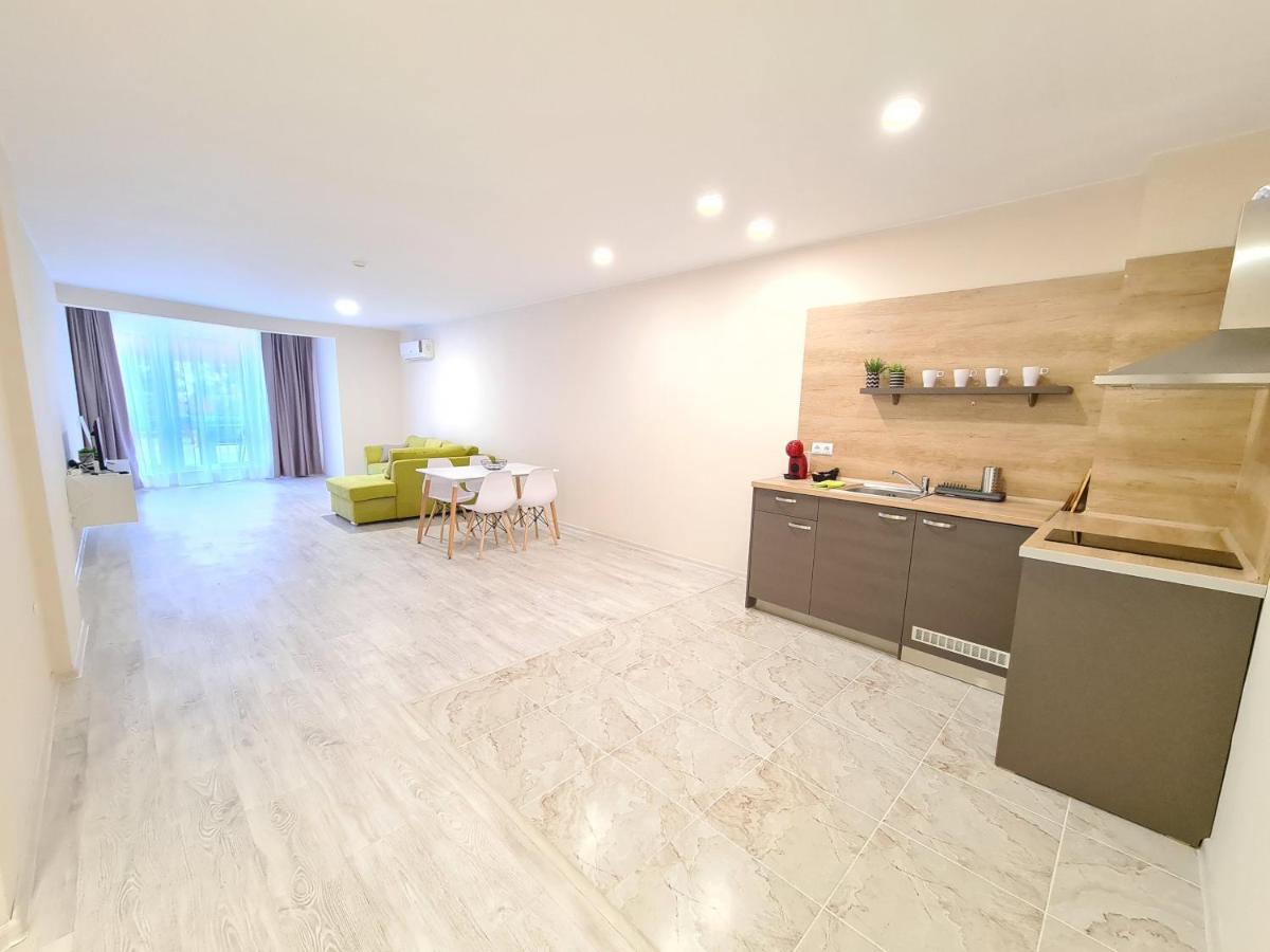 Aparthotel Happy Primorsko Luaran gambar